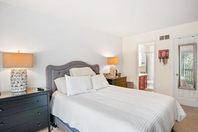 Building Photo - 103 N Bennett St