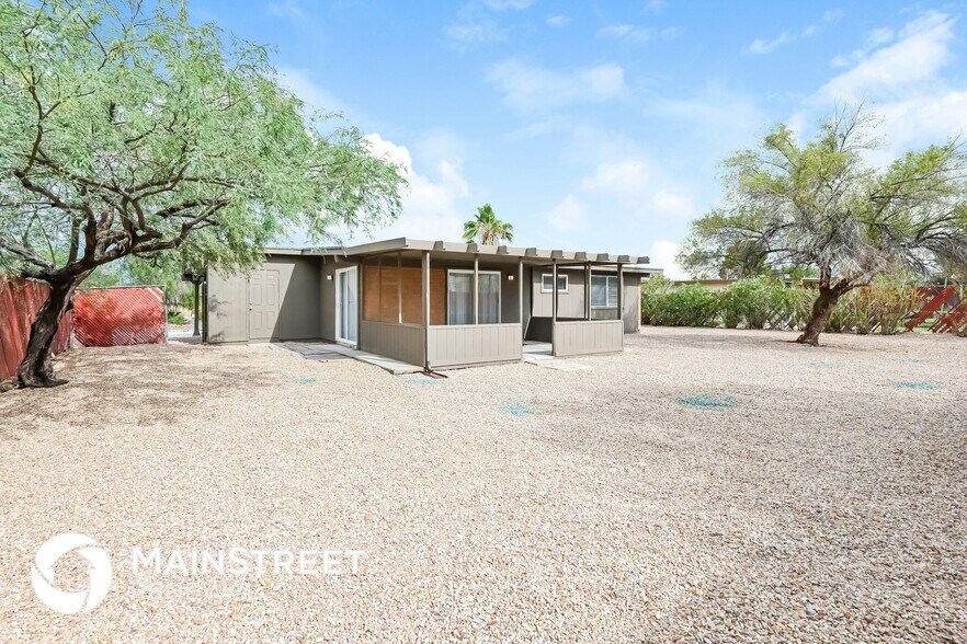 Building Photo - 3434 S Manitoba Ave