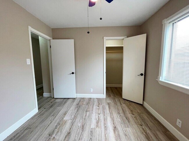 Building Photo - 710 Andover Dr
