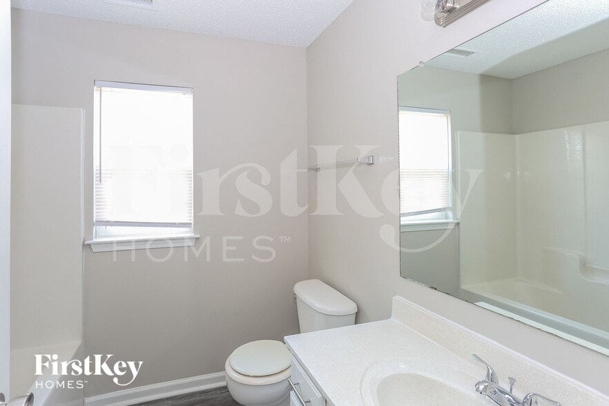 Building Photo - 11033 Sandboar St