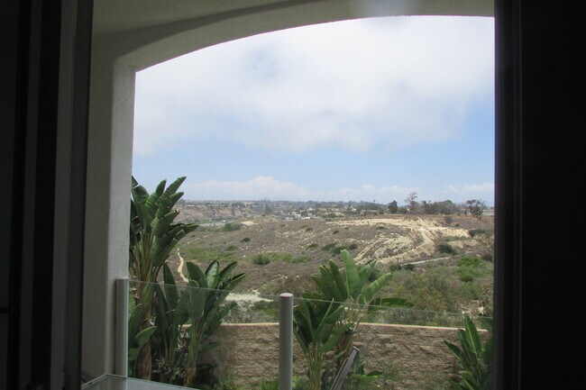 Building Photo - 820 Harbor Cliff Way