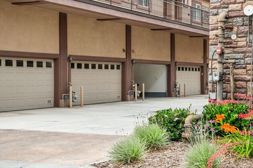 Building Photo - 5241 Colodny Dr