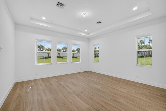 Building Photo - 9288 Crestview Cir