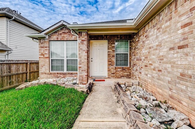 Building Photo - 18455 Sunrise Pines Dr