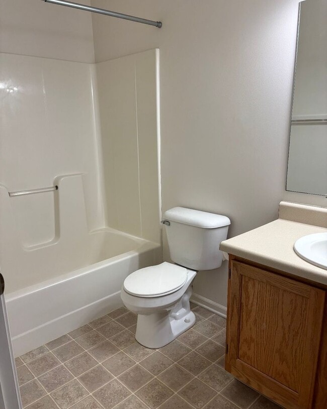 Building Photo - Knapps Corner Townhome available now. Forest Hills Schools