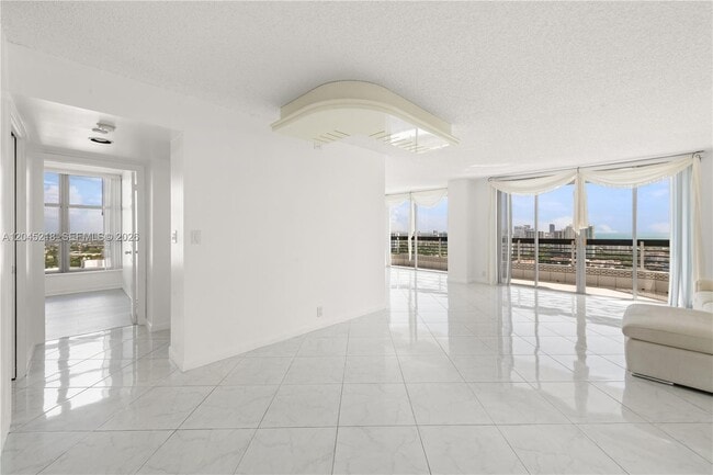 Building Photo - 3530 Mystic Pointe Dr