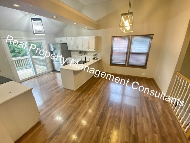 Building Photo - California Split-Level in Lee's Summit Sch...