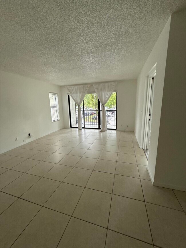 Building Photo - 1010 Green Pine Blvd