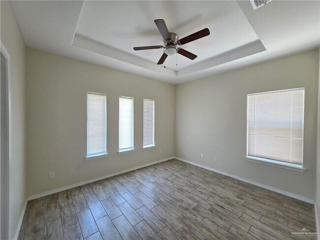 Building Photo - 5005 N Hiawatha Dr