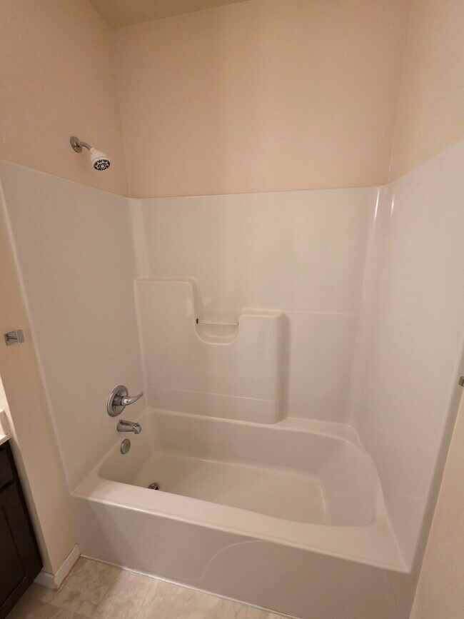 Building Photo - 2 Bedroom | 1 Bathroom 2nd Floor Apartment...