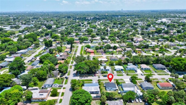 Building Photo - 3331 NW 8th Pl