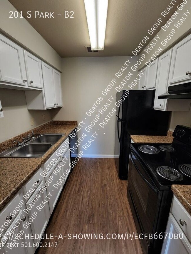 Building Photo - Welcome Home to Barton Oaks Apartments B2 ...