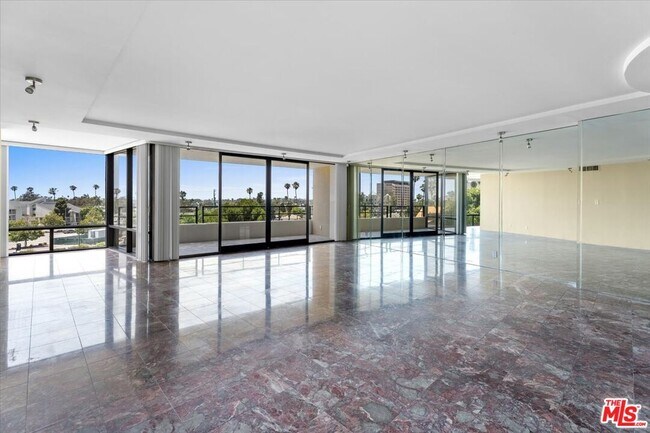 Building Photo - 4265 Marina City Dr