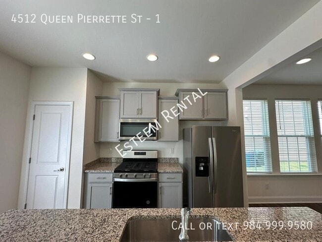 Building Photo - 4512 Queen Pierrette St