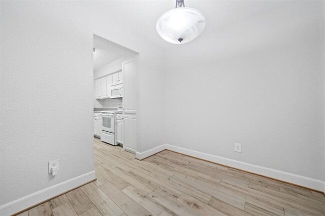 Building Photo - 2277 S Kirkwood Rd