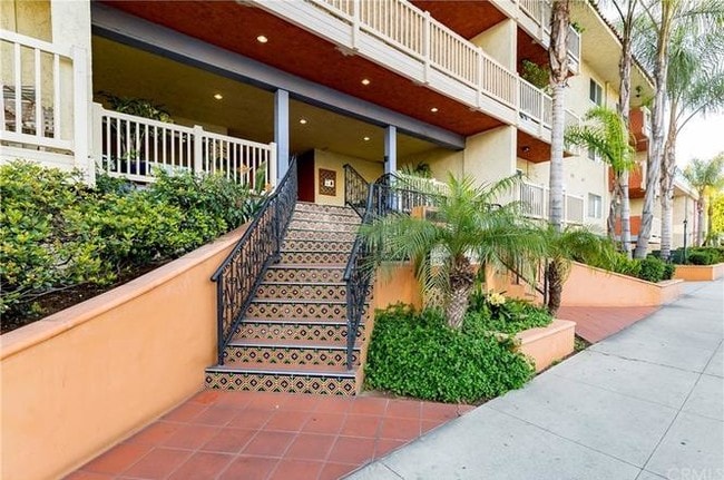 Complex Exterior 2 - 1707 Pacific Coast Hwy