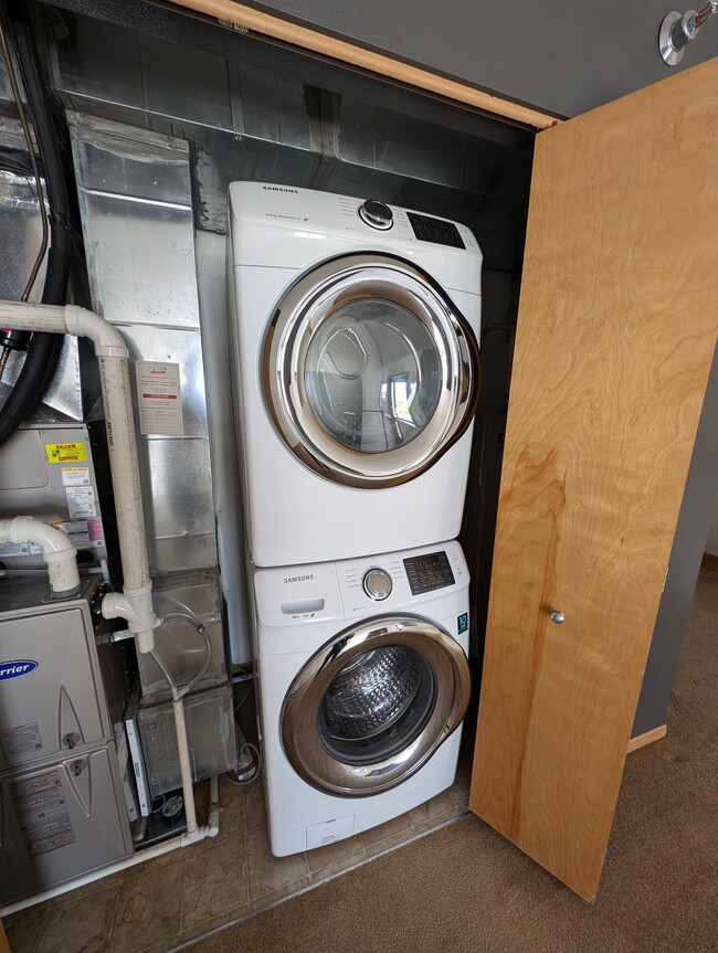 In-unit washer and dryer - 2121 S Kinnickinnic Ave