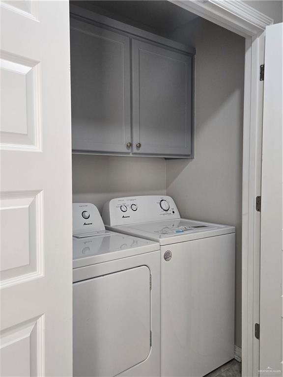 Building Photo - 14 N Ebony St