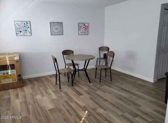 Building Photo - 2912 E Roeser Rd