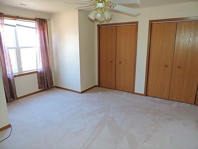 Building Photo - $1,495 | 2 Bedroom, 2.5 Bathroom Multi Flo...