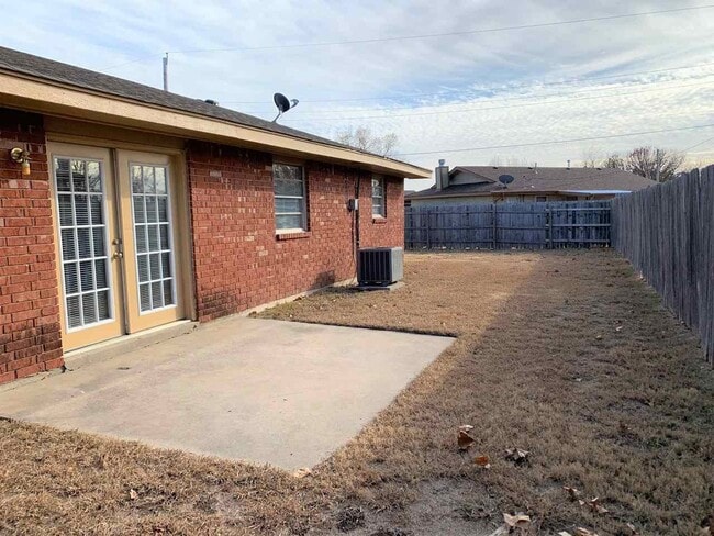 Building Photo - 1001 SE Alta Ln