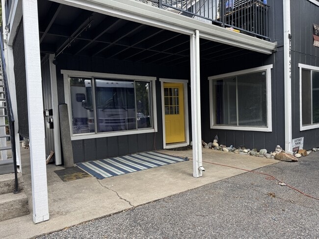 Primary Photo - 526 Mill St