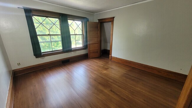 Building Photo - 612