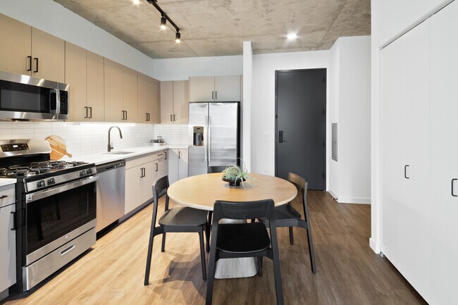 Building Photo - 411 W Chicago Ave