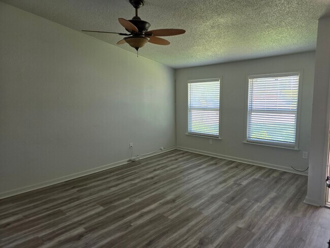 Building Photo - 4900 Earlcort Cir