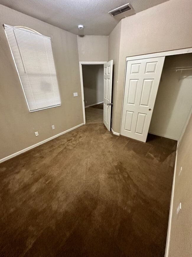 Building Photo - 2161 Chapman Oak Dr
