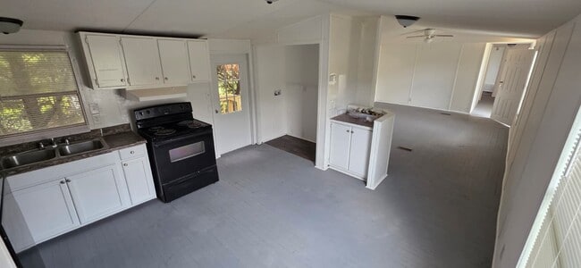 Building Photo - Cedar Street MHC