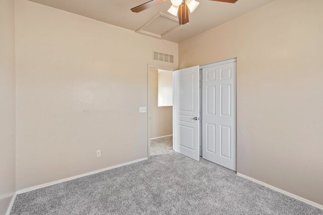 Building Photo - 6657 S Venetian Dr