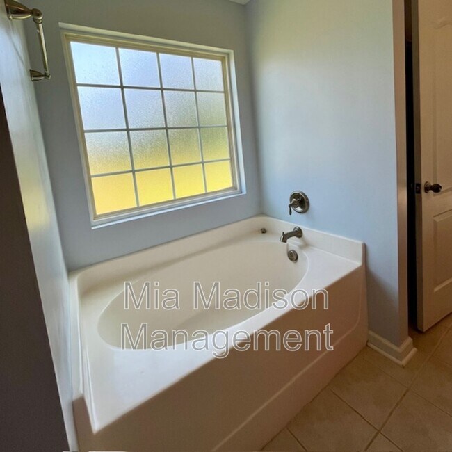 Building Photo - 275 Abigail Cir