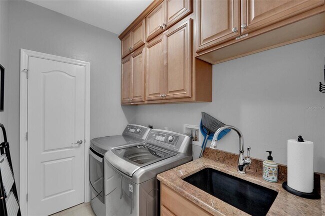 Building Photo - 2436 Deborah Dr