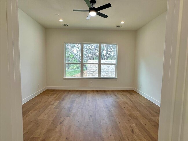 Building Photo - 5206 Country Club Dr