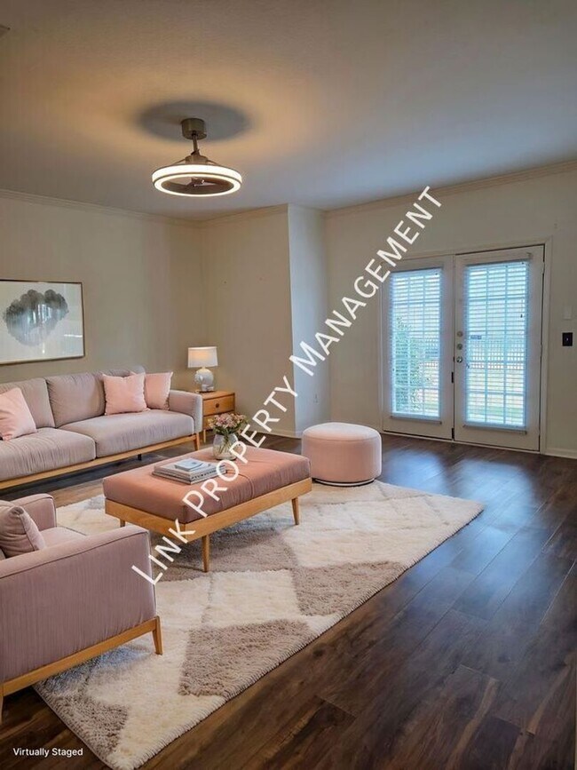 Building Photo - HALF OFF APRIL!  Beautiful One-Level Downstairs Condo in Prime Hamilton Place Location