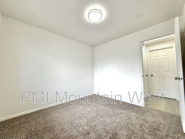 Building Photo - 49 S 200 W