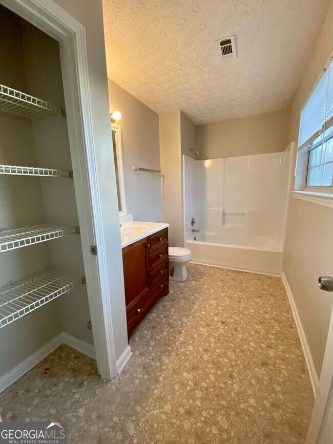 Building Photo - 3543 Sweetgum Ln