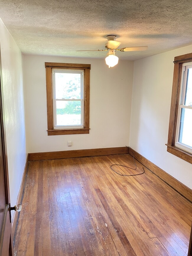 Building Photo - 317 N Madriver St