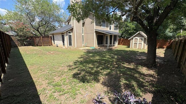Building Photo - 4703 Saloma Pl