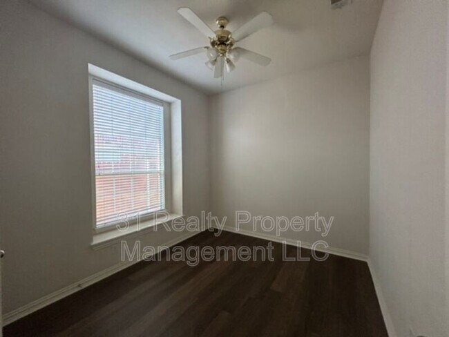 Building Photo - 5404 Briarwood Dr
