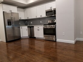 Building Photo - 101 Chelsea St