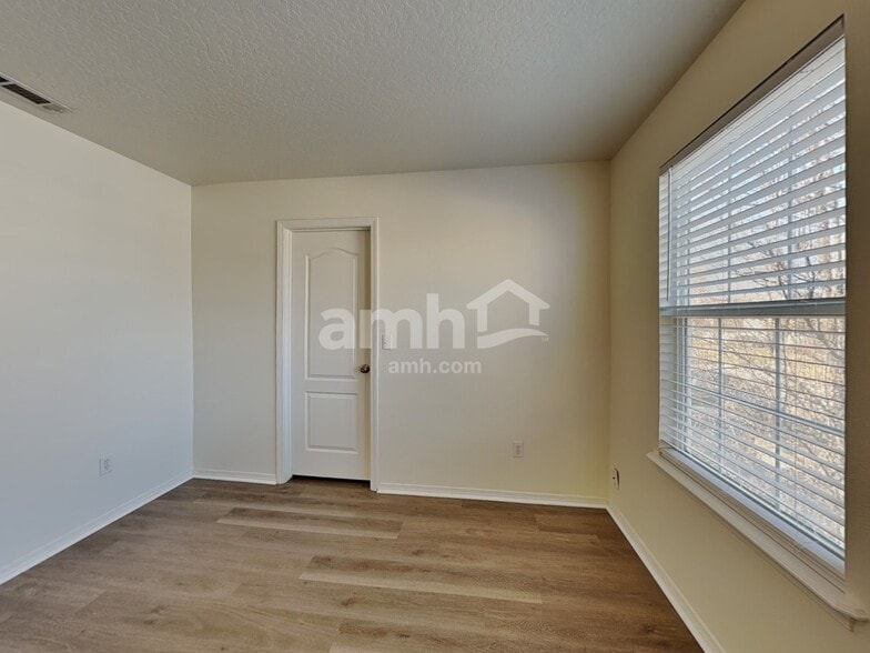 Building Photo - 9451 W Portola Dr