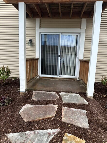 Building Photo - 1551 Namekagon St