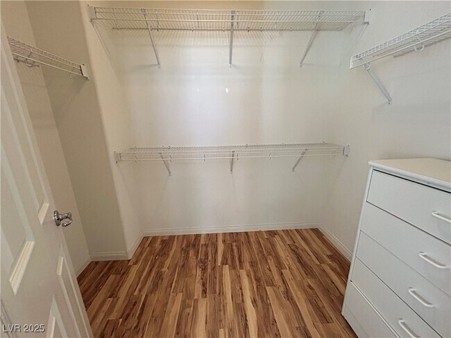 Building Photo - 5553 Fairmeade Way