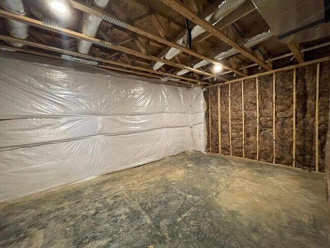 Building Photo - Townhome for rent in Crescent Ridge subdiv...