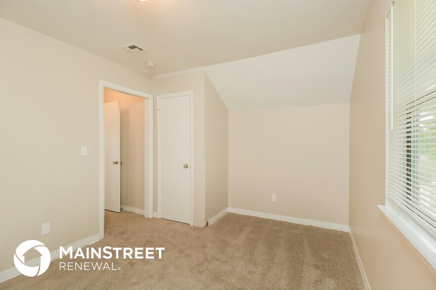 Building Photo - 1604 Pennington Cir