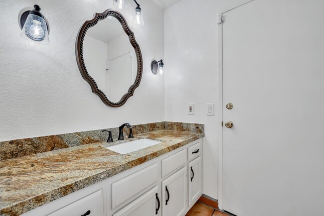 Building Photo - 53475 Avenida Herrera