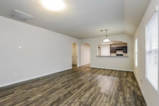 Building Photo - 5710 Kyle Cove Dr