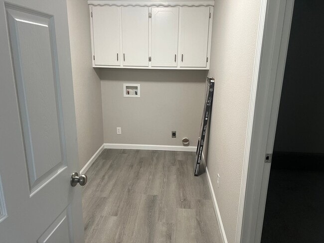 Building Photo - 3 Bedroom 1 bath